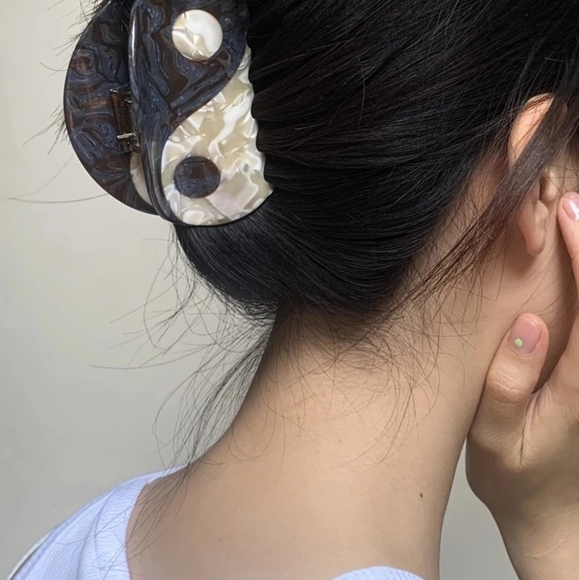 NWT Yin Yang Hair Claw - Picture 5 of 7